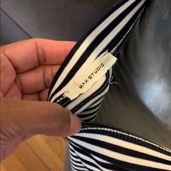 Max studio navy and white pencil skirt. - Picture 4 of 6